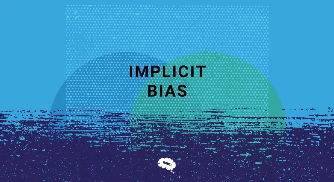 Изображение с текстом "Implicit Bias" на текстурированном синем и зеленом фоне, символизирующем бессознательные предубеждения.